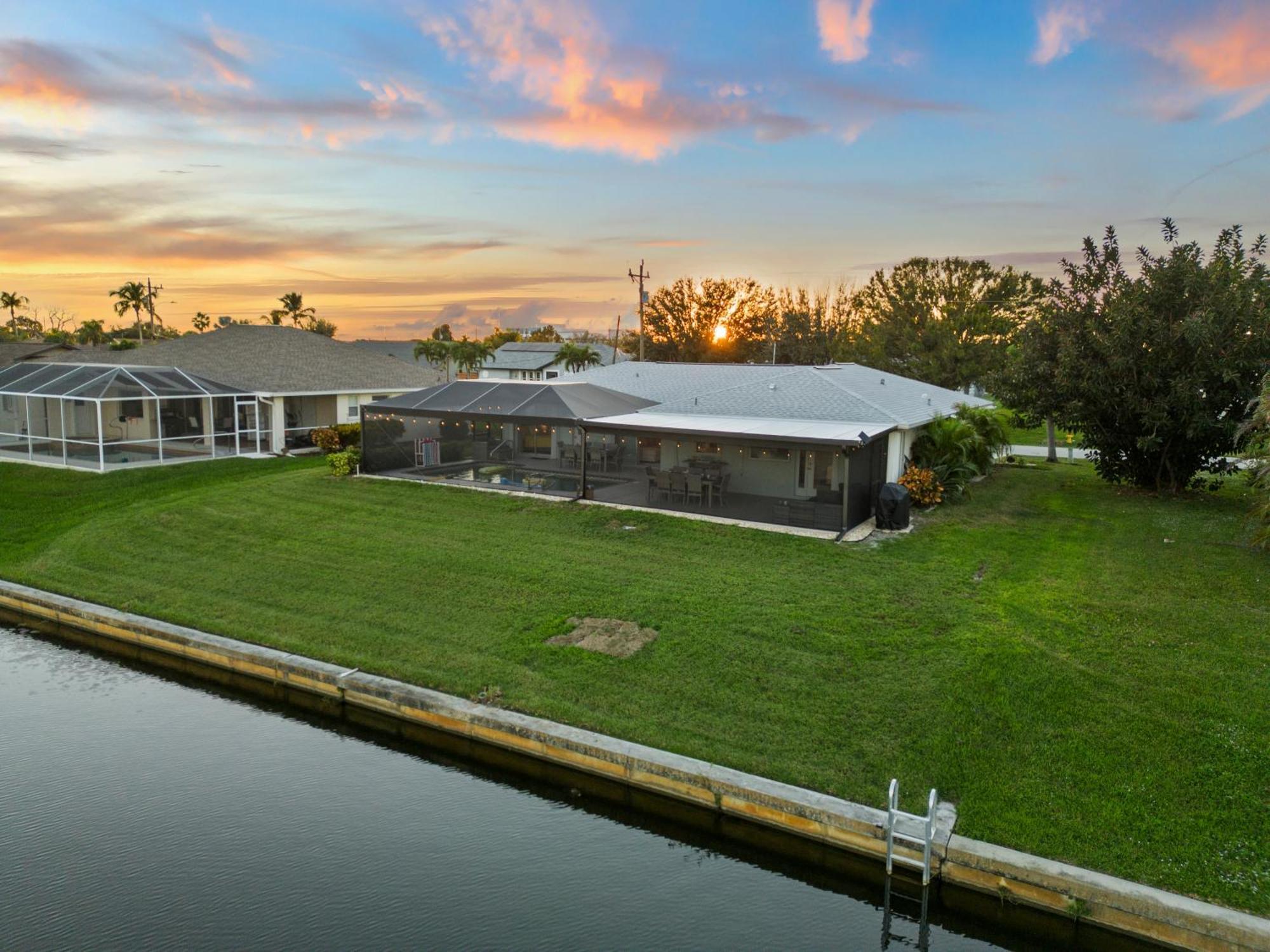 Serenity Waterfront Villa With King Suite, Private Pool, Great Lanai Enclosure And Long Water Views Кейп Корал Екстериор снимка