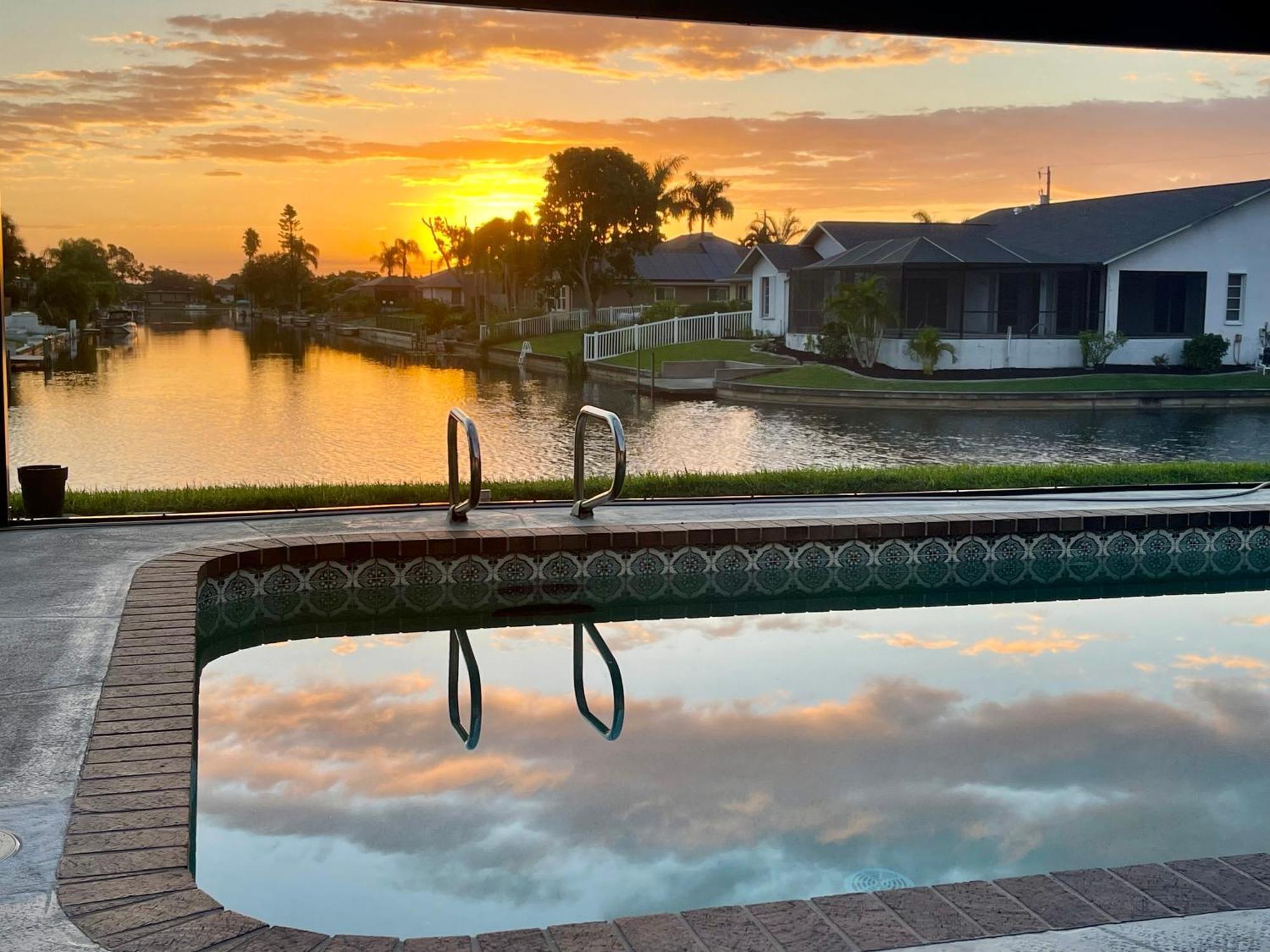Serenity Waterfront Villa With King Suite, Private Pool, Great Lanai Enclosure And Long Water Views Кейп Корал Екстериор снимка